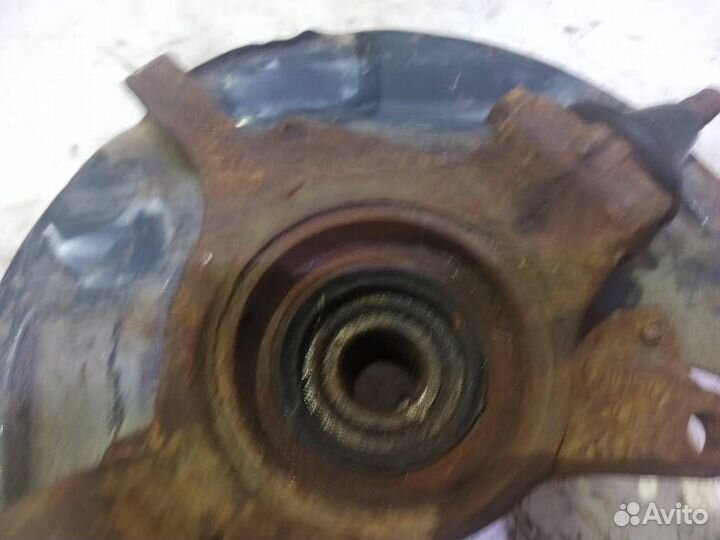 Кулак передний левый 28012FC050