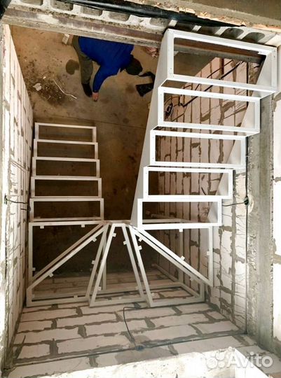 Г-образная лестница