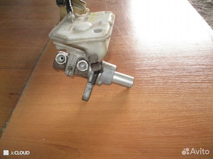 Главный тормозной цилиндр на citroen C4 B7
