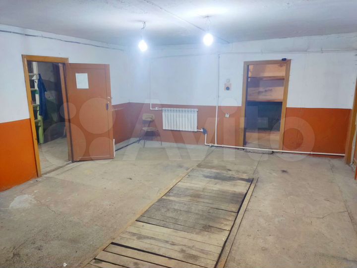 Гараж, > 30 м²