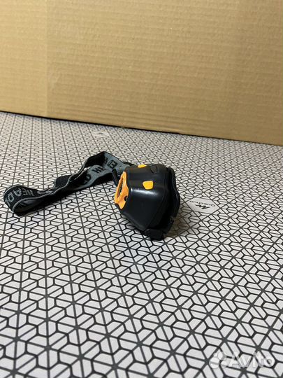 Налобный фонарь с датчиком движения