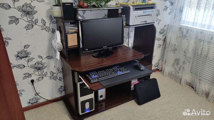 Компьютерный стол