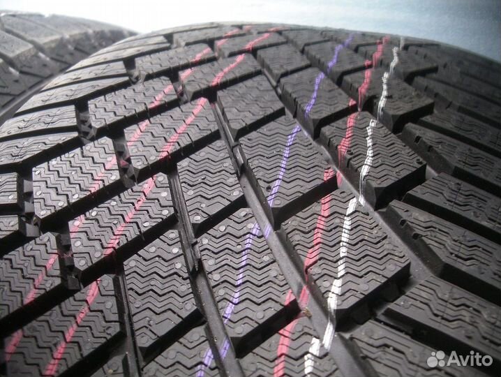 Continental ContiVikingContact 7 235/40 R19 и 255/35 R19 96T