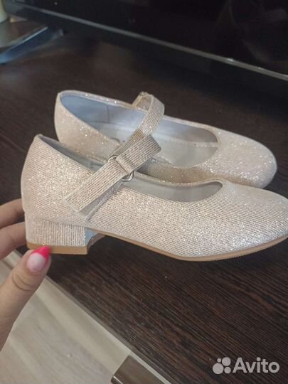 Туфли для девочки праздничные
