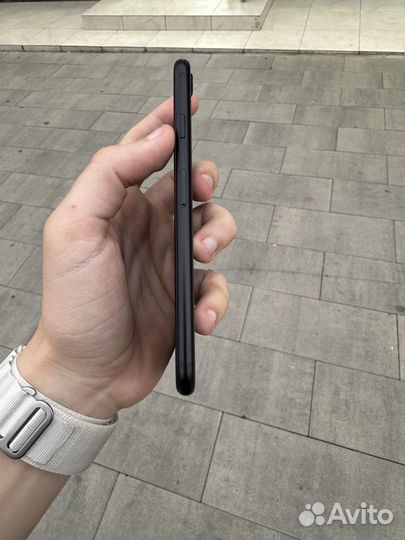 iPhone SE (2020), 64 ГБ