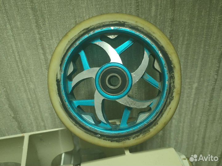 1 колесо striker