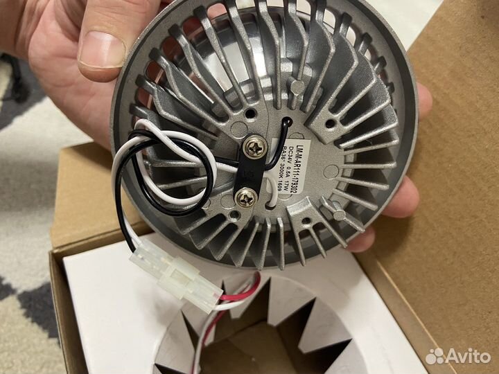 Светильник светодиодный трековый с лампой