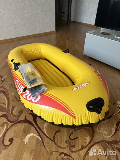 Надувная лодка intex