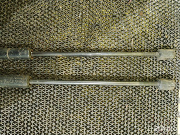 Амортизатор двери багажника Kia Sorento BL D4CB