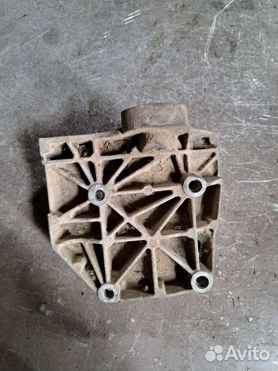 Кронштейн кондиционера на Jaguar s-type