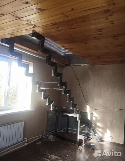 Лестница на второй этаж