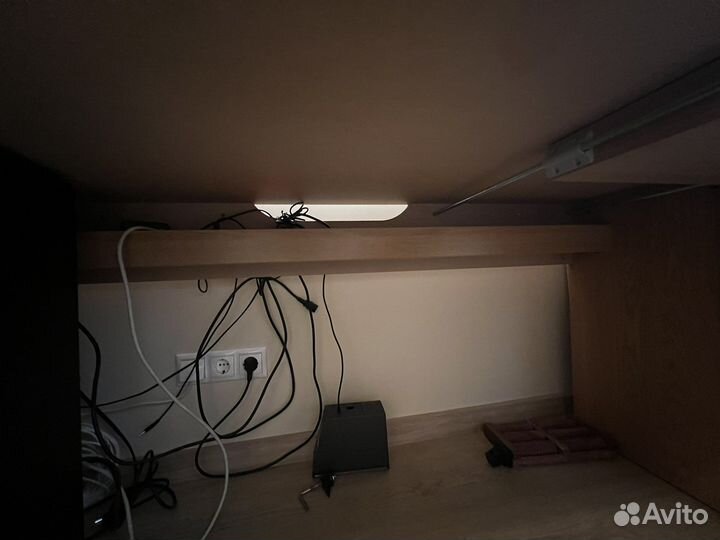 Угловой письменный стол икея Мальм