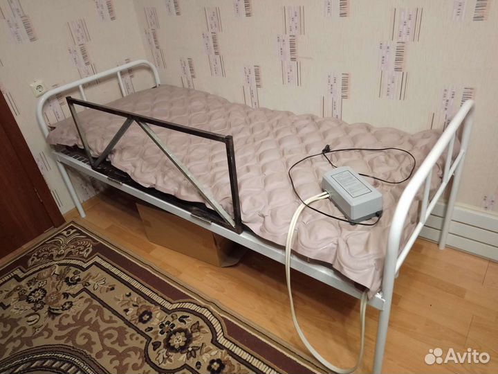 Медицинская кровать для лежачих больных