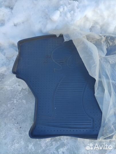 Автомобильные коврики резиновые на гранту