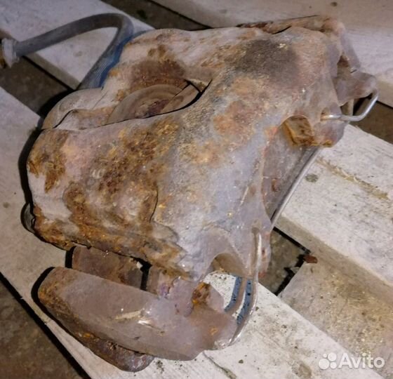 Суппорт правый / левый Kia Clarus