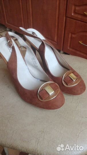 Продаю новые босоножки