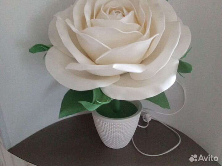 Светильник настольный из изола