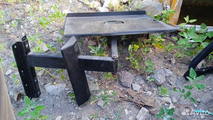 Навесная подставка для тв