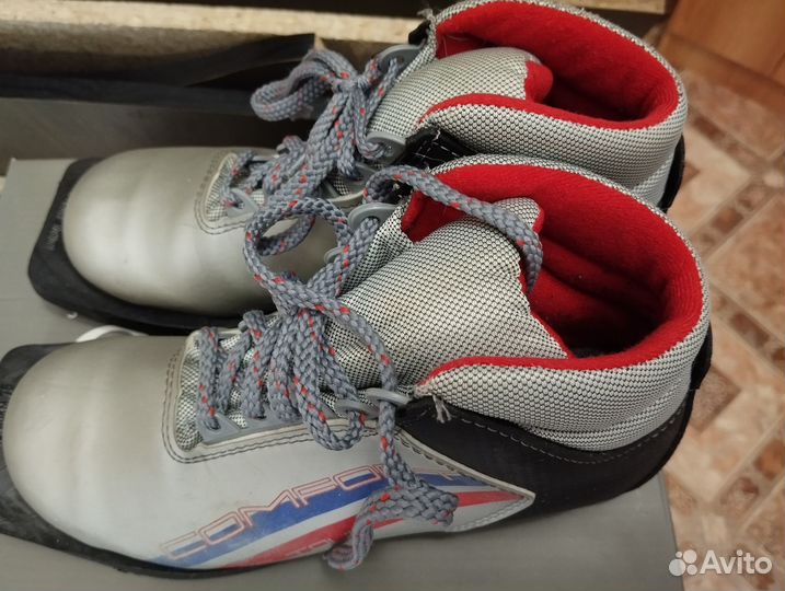 Продам лыжные ботинки