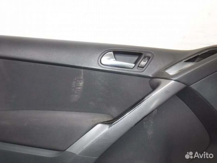 Обшивка двери передняя левая Volkswagen Tiguan