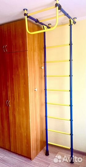 Шведская стенка с турником и брусьями