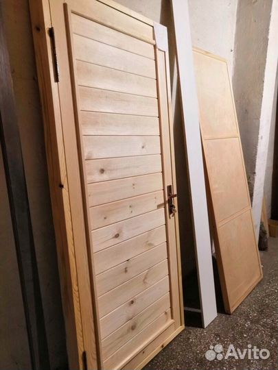 Дверь входная деревянная