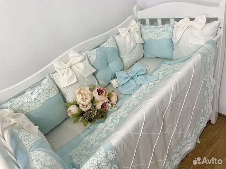 Бортики и одеяло в кроватку