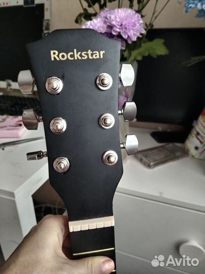 Акустическая гитара