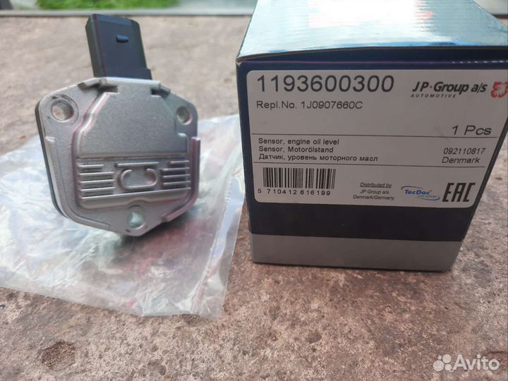 Датчик уровня/ температуры масла для vag