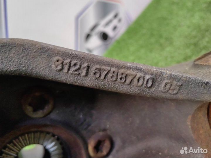 Кулак передний правый Bmw X1 E84 N20B20A 2011