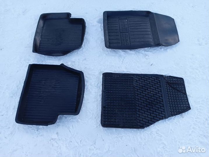 Коврики резиновые в авто