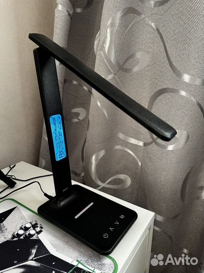 Светильник с зарядкой для телефона