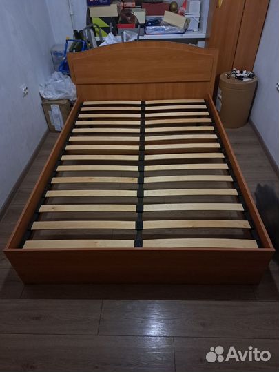 Кровать