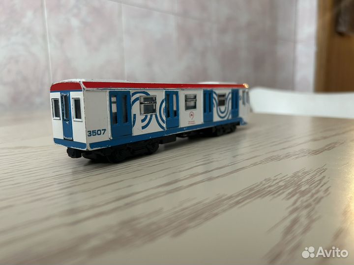 Поезд метро