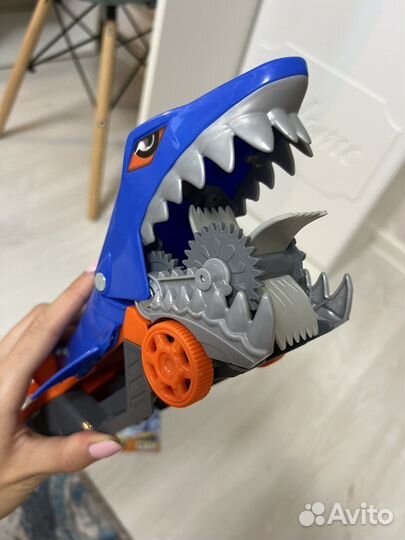 Hot wheels city голодная акула с хранилищем