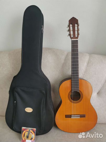 Классическая гитара yamaha CS 40