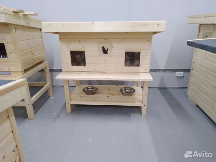 Утепленный уличный домик для 2-6 кошек