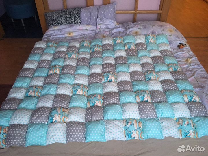 Одеяло бонбон и бортики в кроватку