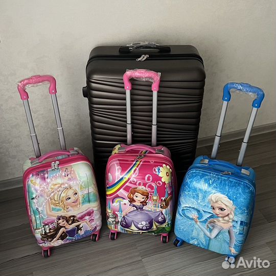 Чемодан детский новый