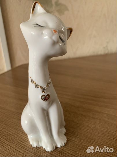 Статуэтка кошка