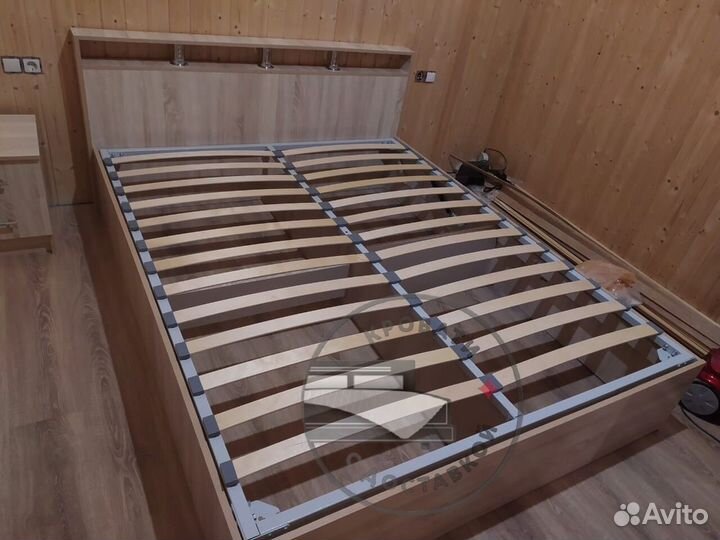 Кровать двуспальная с подъемным механизмом