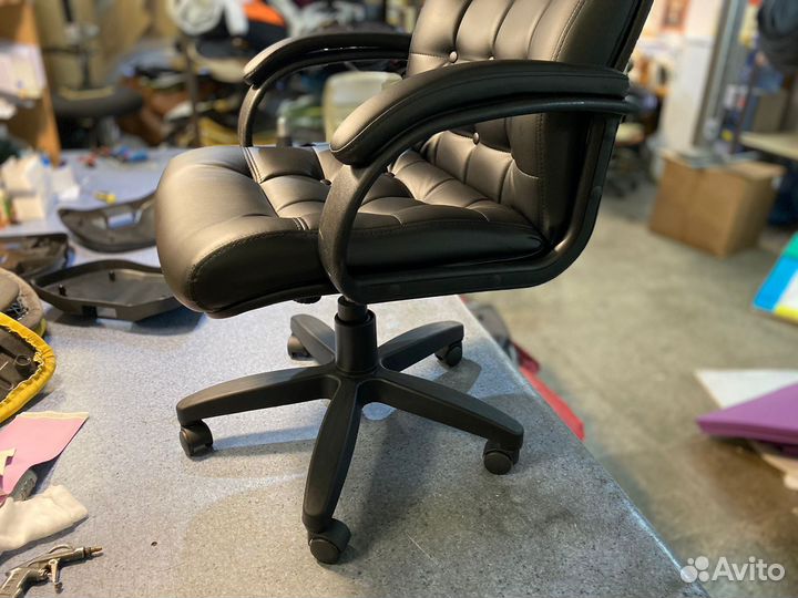 Офисное кресло