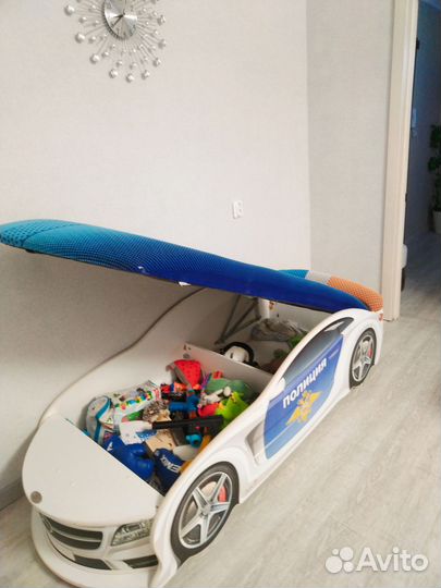 Детская кровать машина