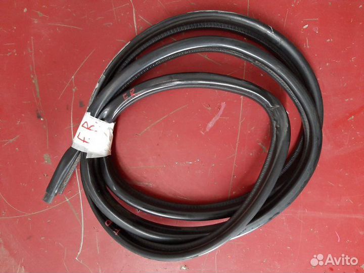 Уплотнитель проема двери Nissan Almera N16 хэтчбек