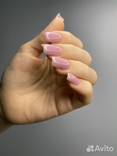 Модель на маникюр,педикюр и наращивание ногтей