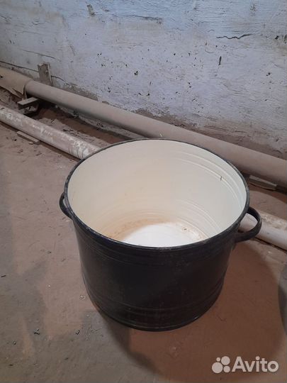 Кастрюля эмалированная большая