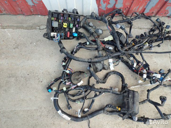 Блок предохранителей передний Mitsubishi Outlander