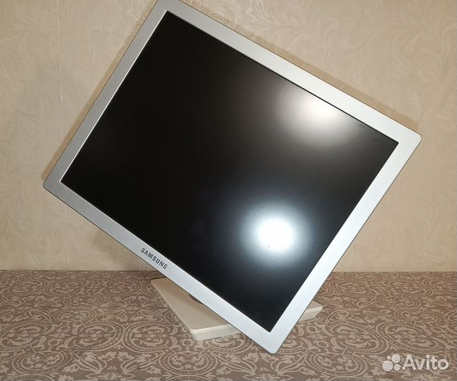 Монитор Samsung SyncMaster 970P