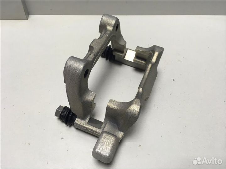 Скоба суппорта заднего Skoda Octavia (A5 1Z)