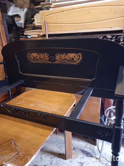 Диван старинный резной